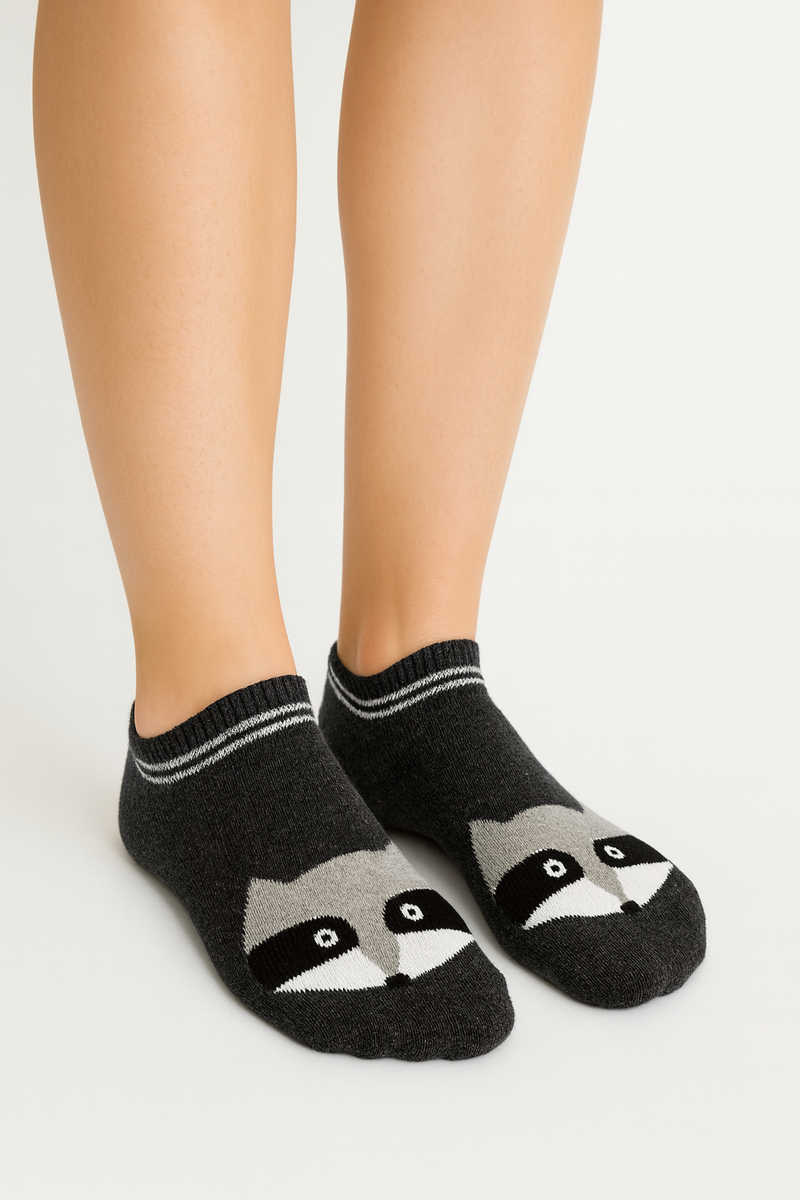 COZY RACCOON CHARACTER ANKLE SOCKS