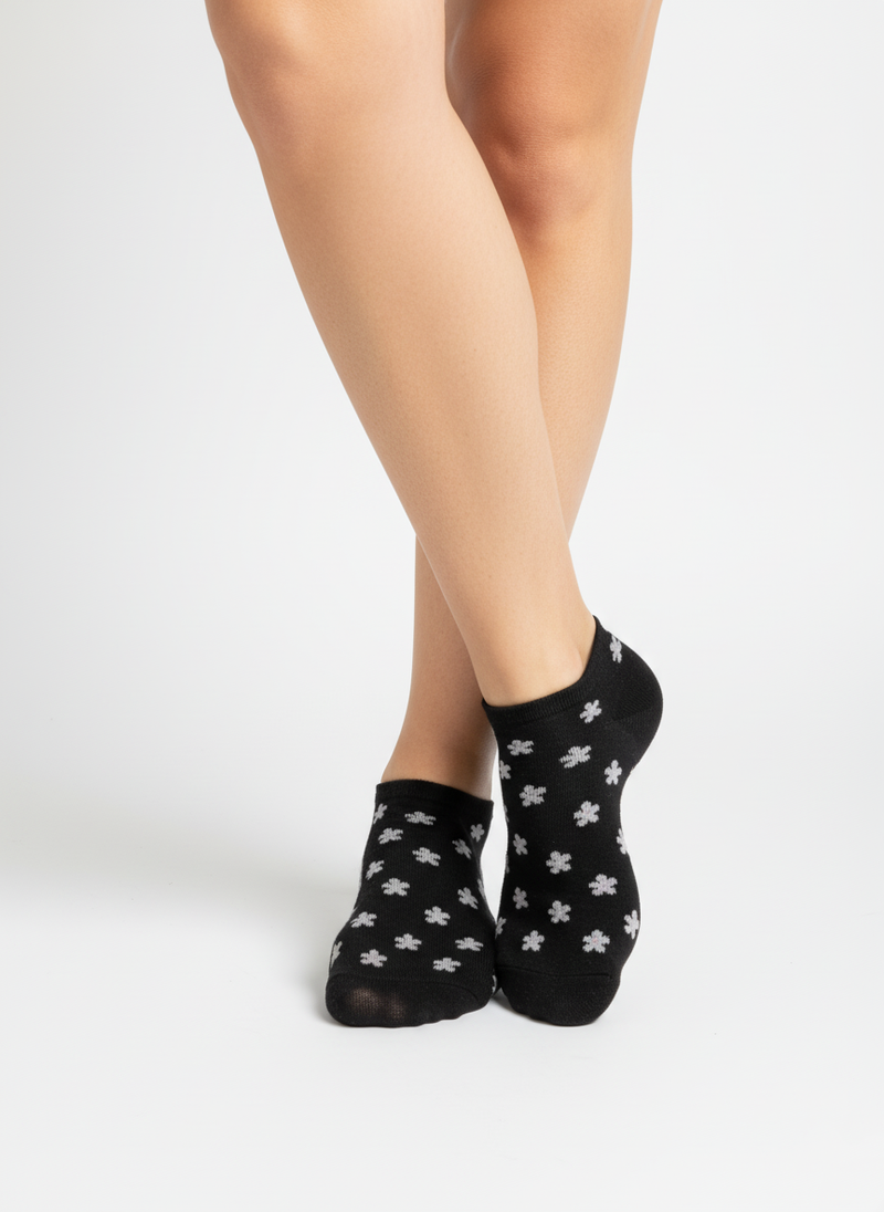 BLACK & WHITE CLOVER NO-SHOW SOCKS