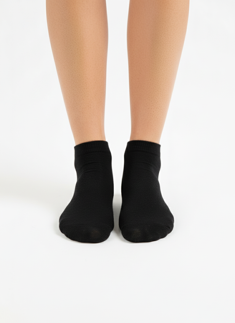 ESSENTIAL SOLID BLACK ANKLE SOCKS