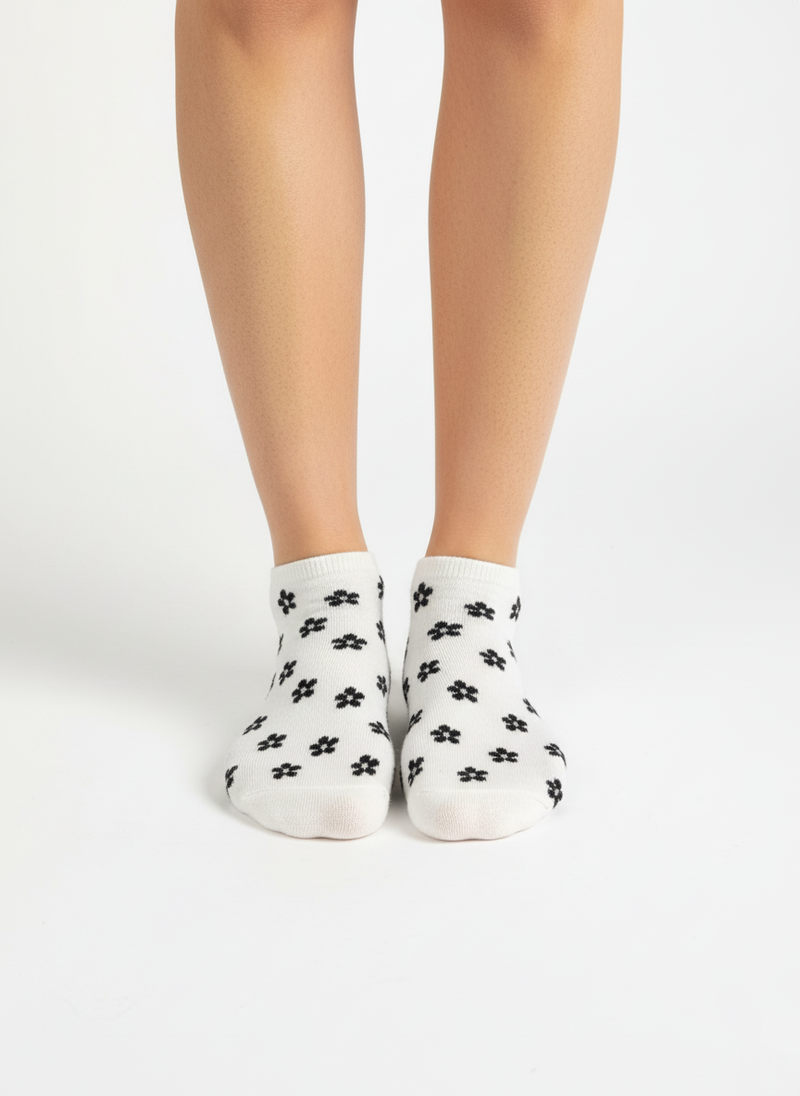 WHITE & BLACK MINI-FLOWER SOCKS
