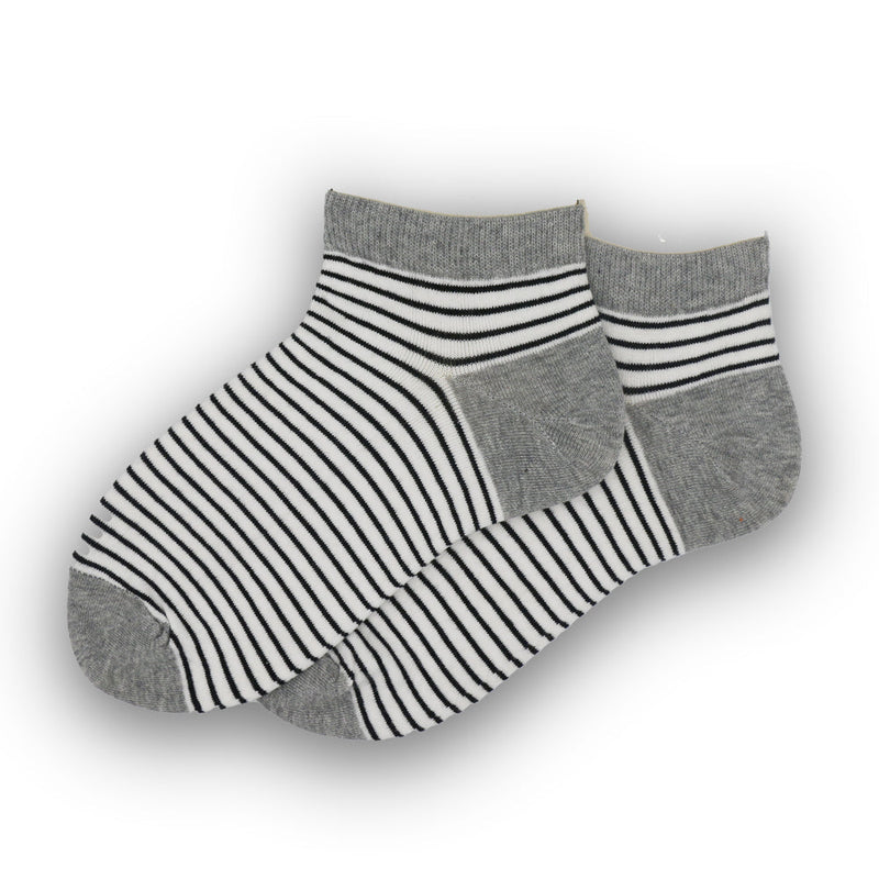 WHITE AND GREY ANKLE SOCKS