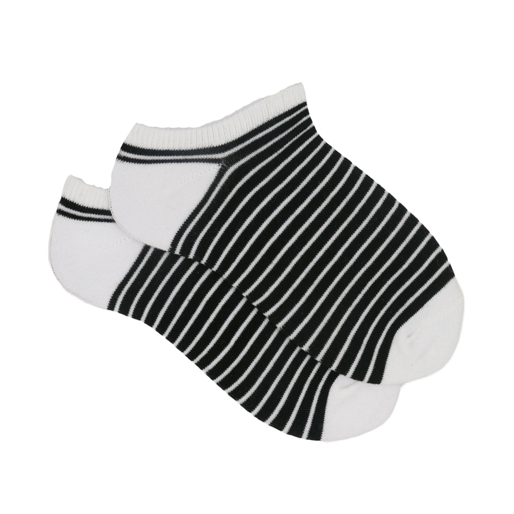 WHITE AND BLACK ANKLE SOCKS