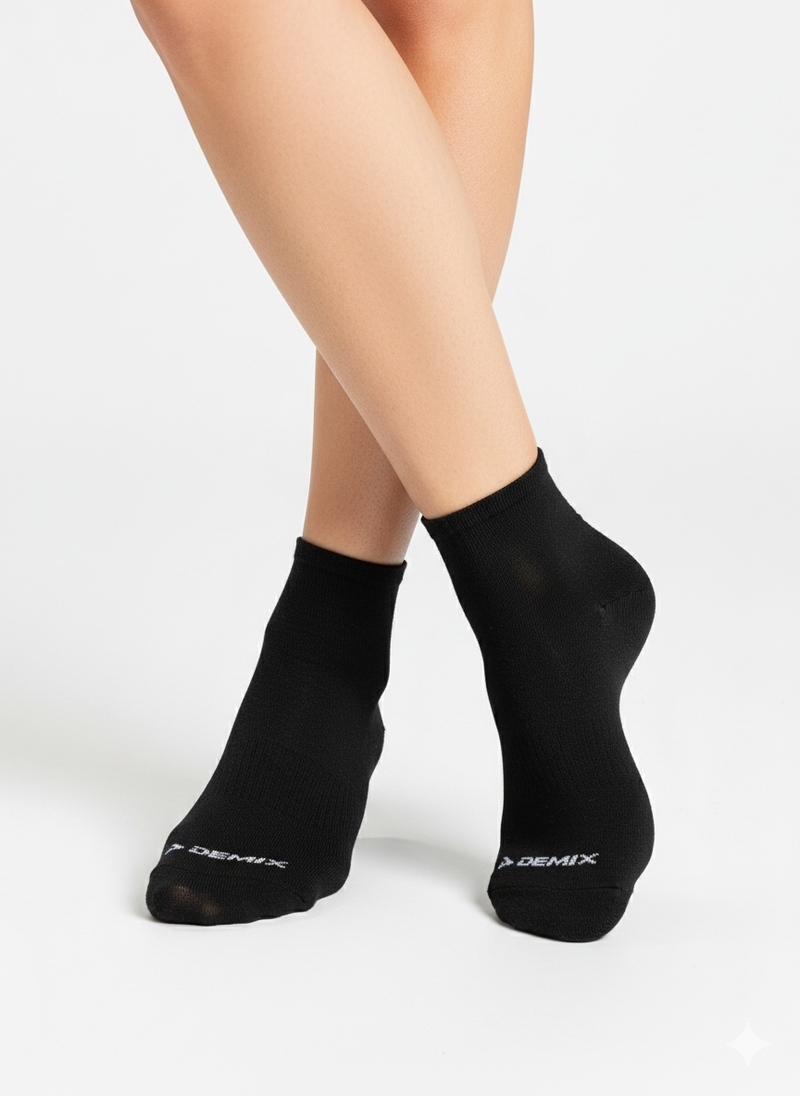 SOLID BLACK PERFORMANCE QUARTER SOCKS