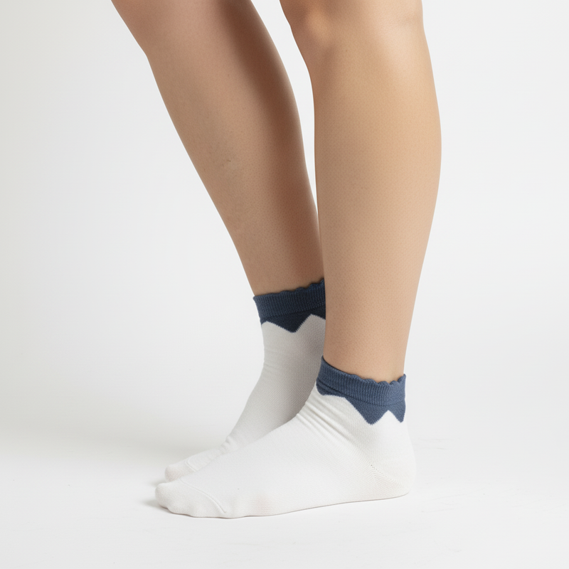 CLOUD WAVE SCALLOP ANKLE SOCKS (WHITE & BLUE)