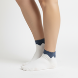 CLOUD WAVE SCALLOP ANKLE SOCKS (WHITE & BLUE)
