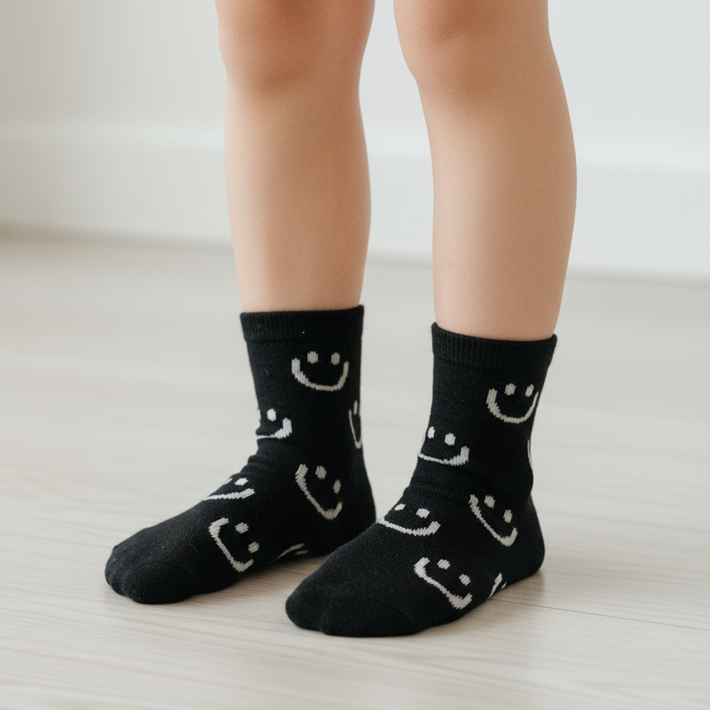 BLACK & WHITE HAPPY FACE REPEAT SOCKS (4 - 7 YRS)