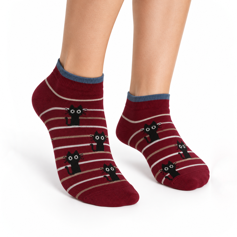 PEEKABOO CATS BURGUNDY ANKLE SOCKS