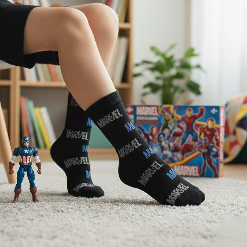 MARVEL COMICS LOGO CREW SOCKS (BLACK) (4 - 7 YRS)