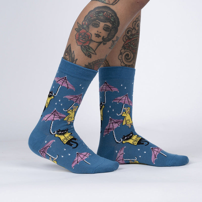 PETTING IN THE RAIN CREW SOCKS