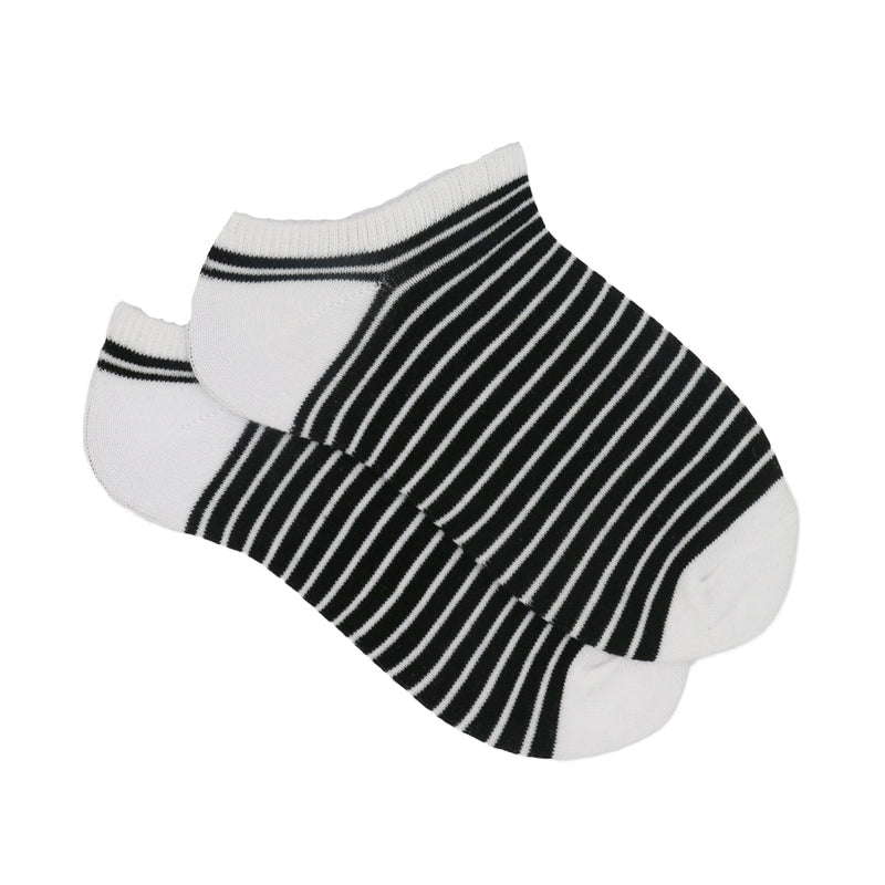 WHITE AND BLACK ANKLE SOCKS