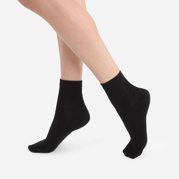PLAIN BLACK QUARTER SOCKS